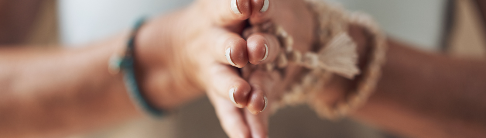 Massage thaïlandais et travail énergétique : Équilibrer les chakras du corps