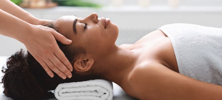 Immersion culturelle et développement de compétences : formation en massage thaïlandais à l’école Nuad Thai