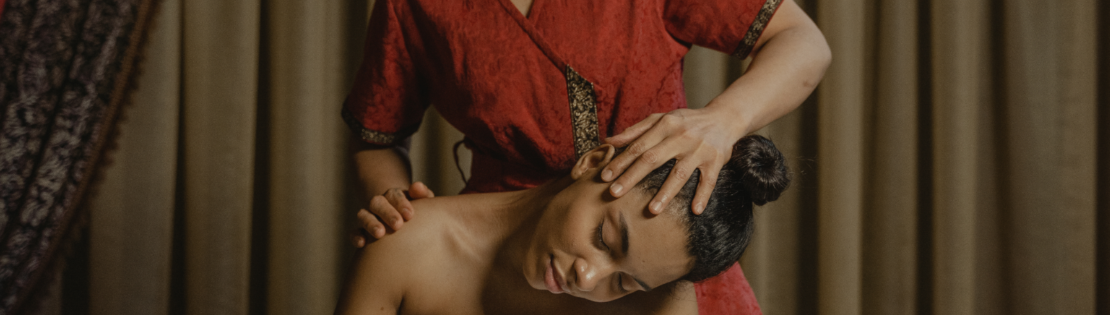Why Foreigners Are Flocking to Study Thai Massage